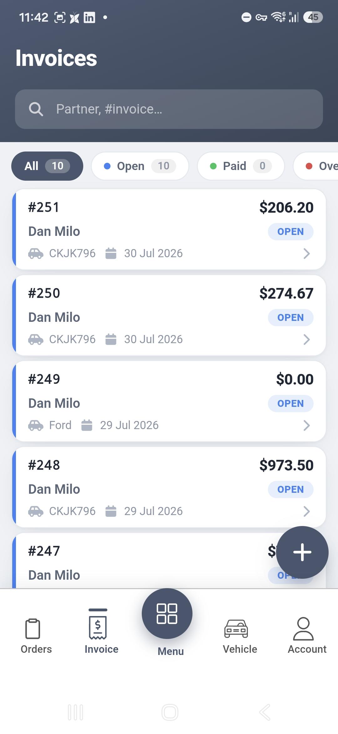 The AutoSoftWay mobile app invoices list, with open invoices by customer, vehicle and date